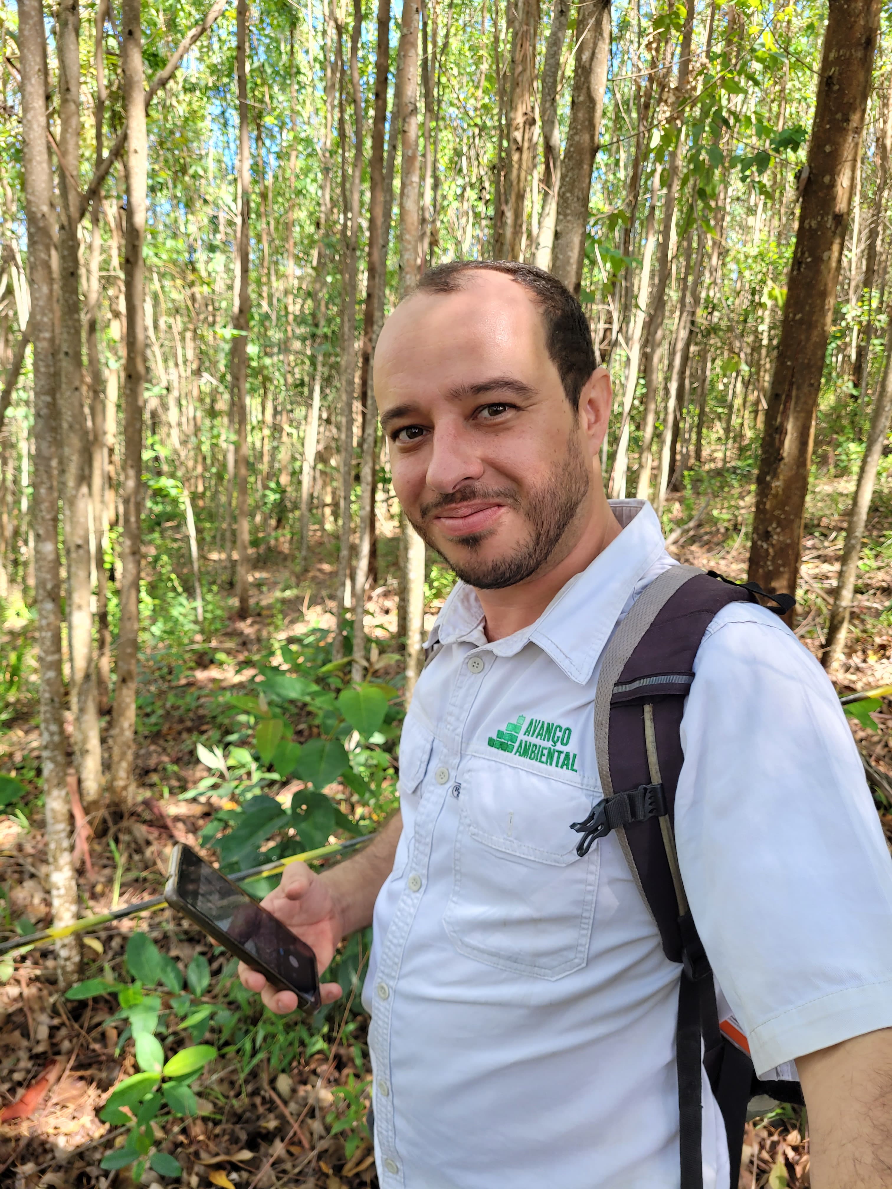 Profissional da Avanço Ambiental em campo